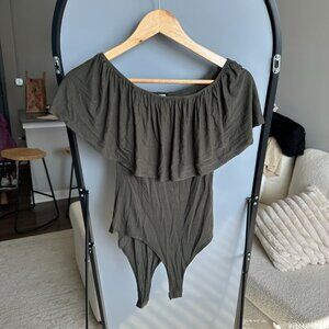 Women's Green Off-the-Shoulder Bodysuit Size S | Stylish & Versatile Top